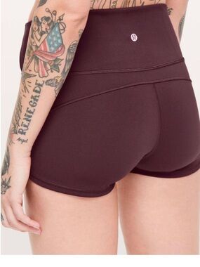 Lululemon In Movement Short
*Everlux 2.5" Size 8